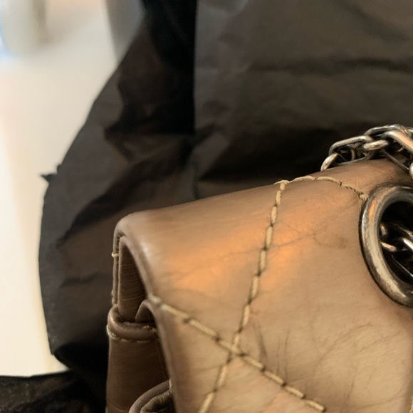 Chanel reissue metallic bag in very good condition. Box, dust bag included. - Picture 2 of 4